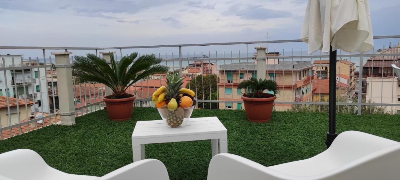 Ferienwohnung La Terrazza Falconara Marittima Exterior foto